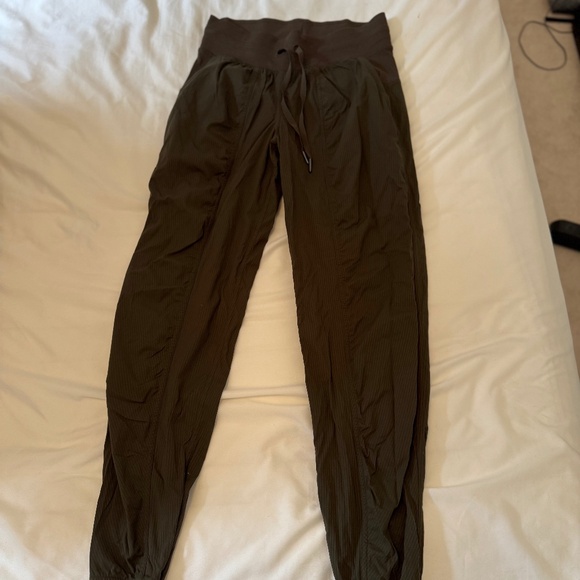 Lululemon Dance Studio Mid-Rise Jogger Full Length in Olive Green - Picture 1 of 4